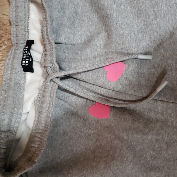 ❌SOLD❌ Brunette The Label All Over Hearts Oversized Fleece Joggers - Picture 11 of 11